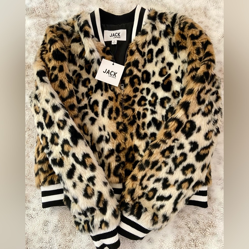 Women’s Bomber leopard Jacket!